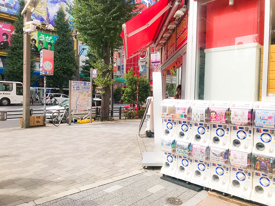 ゲームセンターを右に曲がる